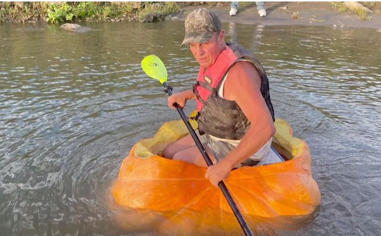 man-rides-38-miles-in-giant-pumpkin-win-guinness-world-record